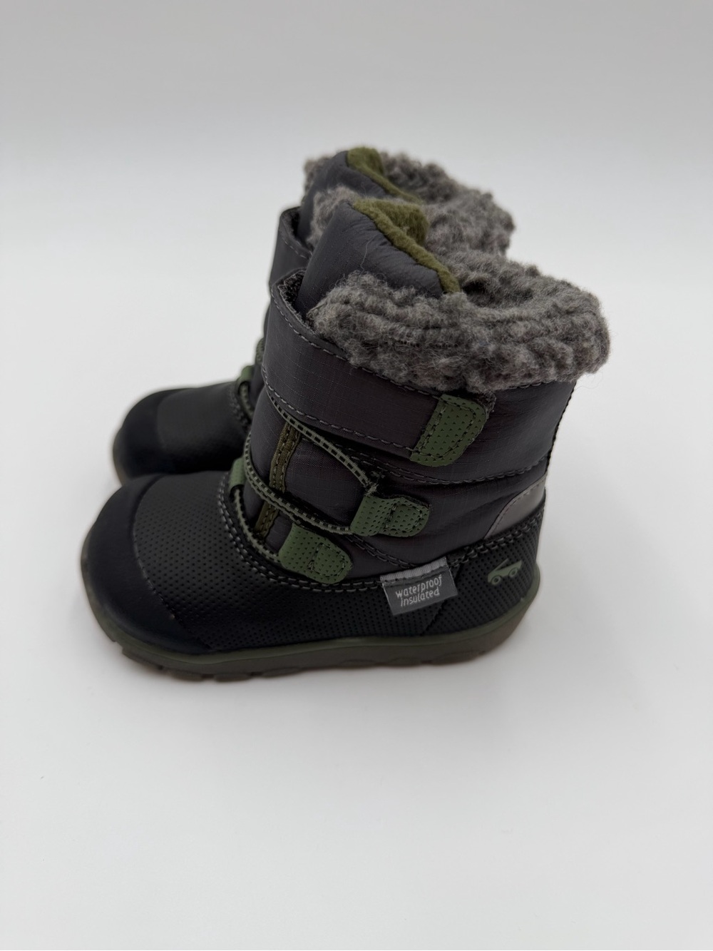 Boy’s See Kai Run Gilman waterproof insulated boots in dark gray Sz 6